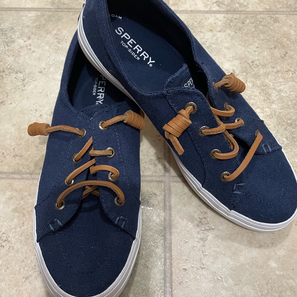 EUC‼️ ACCEPTING OFFERS‼️Sperry Navy Blue Tennis Shoes Size 7.5